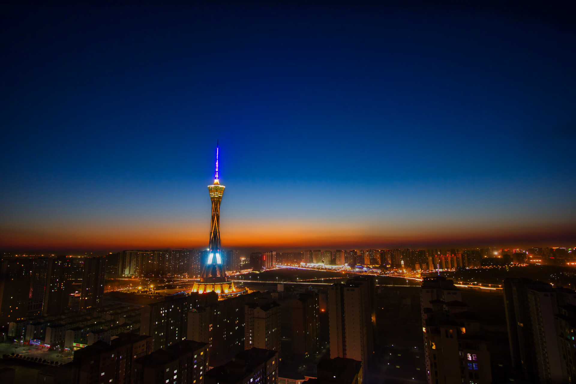 开云官方-越来越多的校园足球比赛进入高校校园生活，校园足球现状