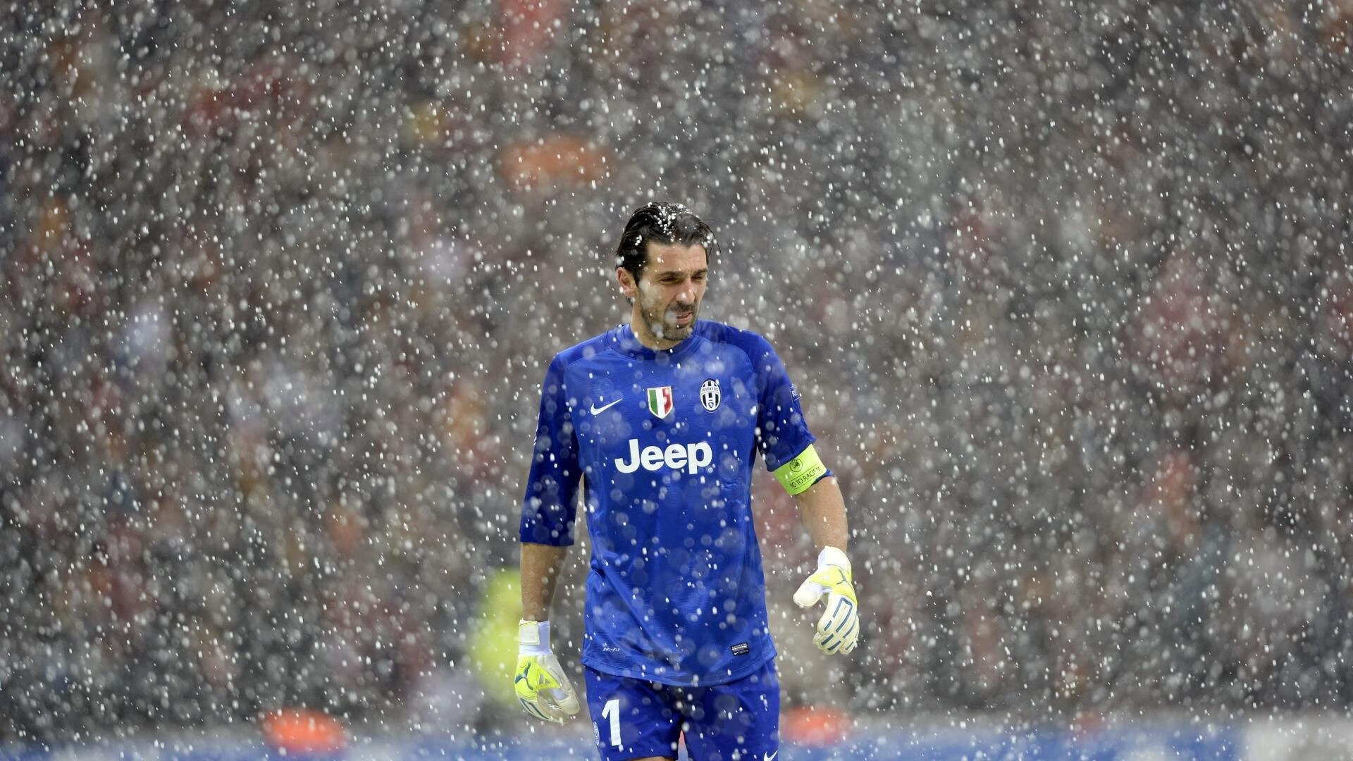 “东安湖赛场跑酷：惊险跃升，挑战极限障碍”